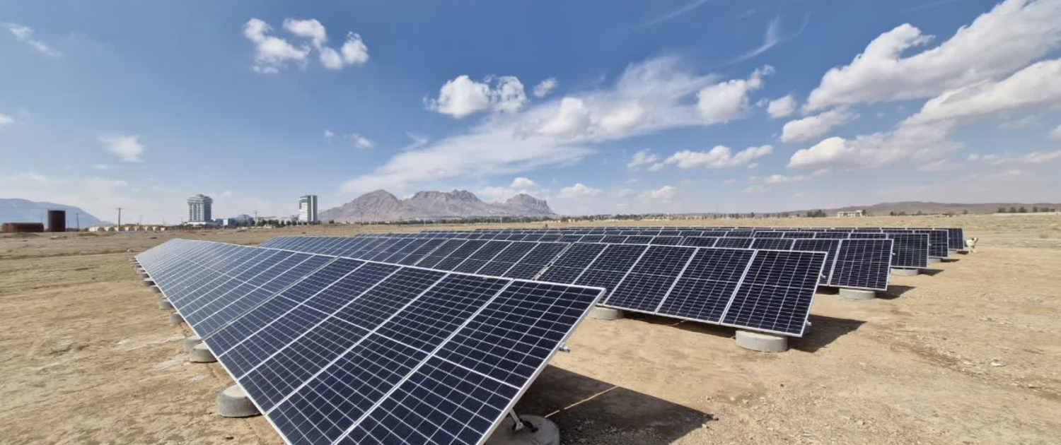 بهرهبرداری از نیروگاه خورشیدی ۱۰۰ کیلوواتی در محدوده ایستگاه راه آهن اصفهان بهرهبرداری از نیروگاه خورشیدی ۱۰۰ کیلوواتی در محدوده ایستگاه راه آهن اصفهان